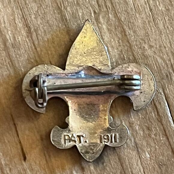 Vintage Boy Scouts Of America Eagle Bird Lapel Pin. Gold Tone PAT. 1911 - Picture 2 of 3